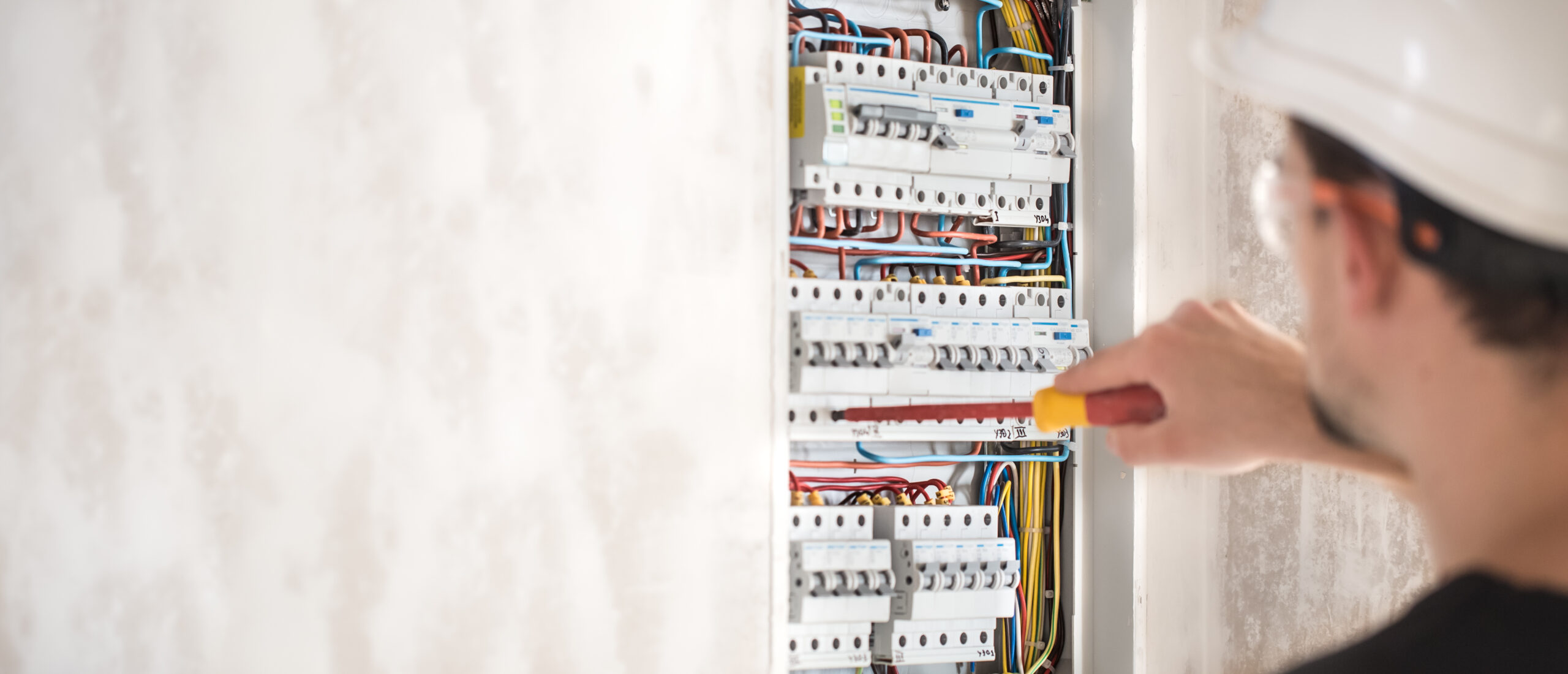 instalacje-elektryczne-slider-1-